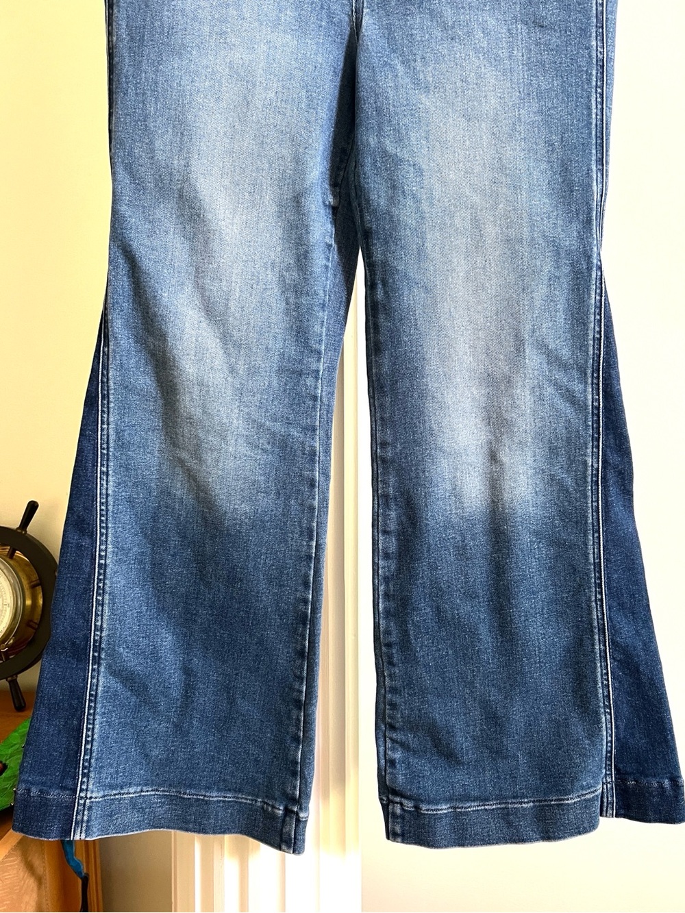 Spanx Jeans Womens Large Flare 32x28 Blue #20790Q Retro 70’s inset flare details - Picture 3 of 9